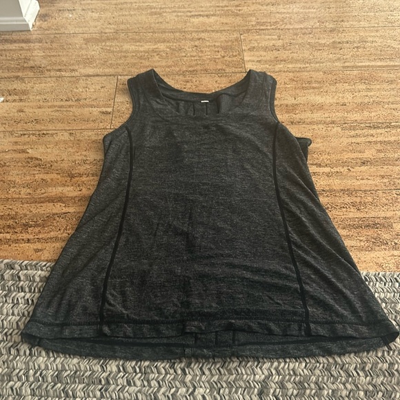 Lululemon Dash Tank II - Picture 4 of 9